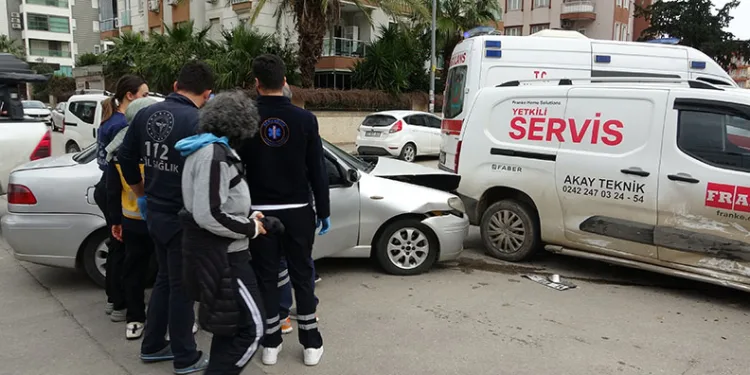 Çanakkale’de yanan araç bomba gibi patladı