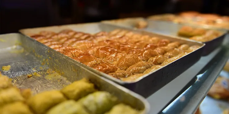 İlkokulda veliler kitap okuma yarışmasında ter döktü