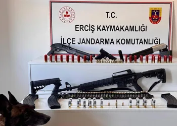 Çanakkale’de yanan araç bomba gibi patladı