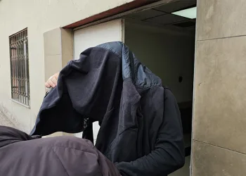 Suç örgütü operasyonunda gözaltına alınan 9 kişi adliyeye sevk edildi