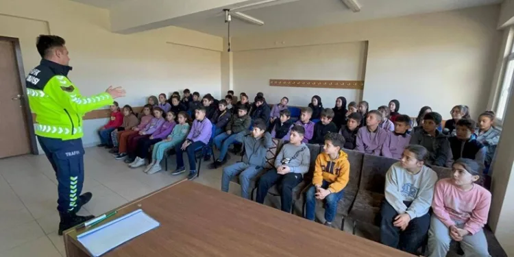 Görev yaptığı adliyede ölü bulunan güvenlik görevlisi gözyaşlarıyla uğurlandı