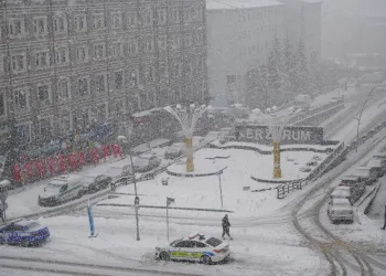 Görev yaptığı adliyede ölü bulunan güvenlik görevlisi gözyaşlarıyla uğurlandı