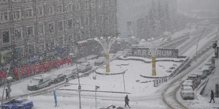 Görev yaptığı adliyede ölü bulunan güvenlik görevlisi gözyaşlarıyla uğurlandı