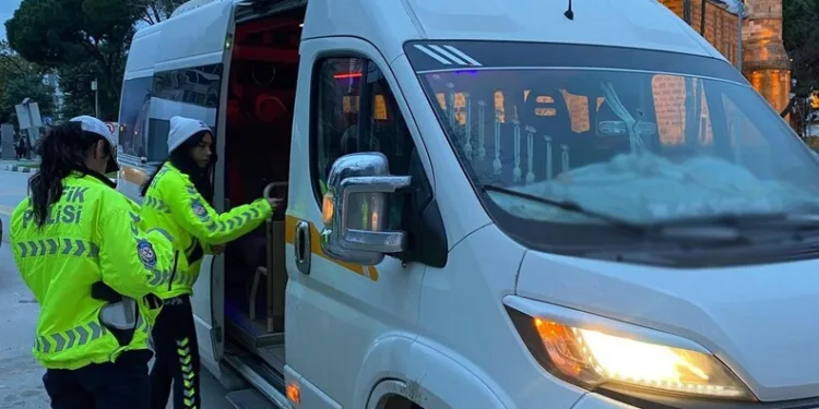 Görev yaptığı adliyede ölü bulunan güvenlik görevlisi gözyaşlarıyla uğurlandı