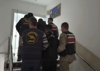 Avustralya polisinden namaz kılan Filistin yanlısı protestoculara sert müdahale