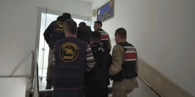 Avustralya polisinden namaz kılan Filistin yanlısı protestoculara sert müdahale