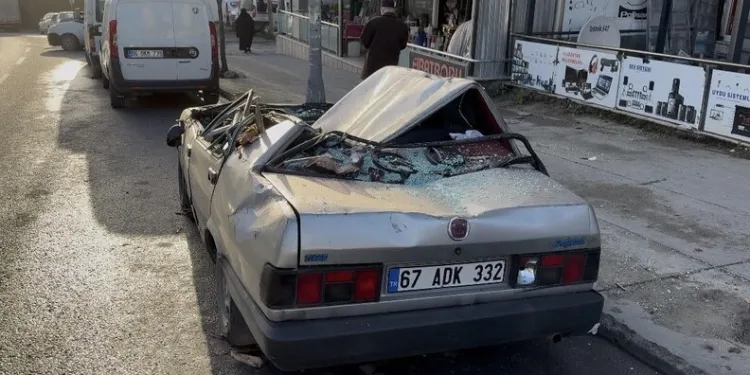 Hatay’da havalandırma boşluğuna düşen köpek kurtarıldı