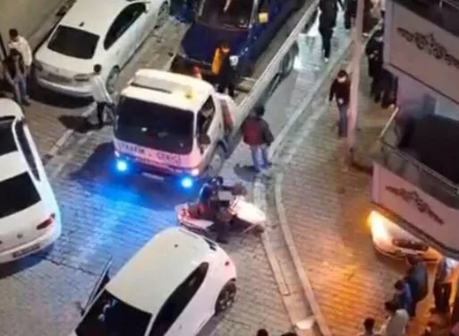 Hatay’da havalandırma boşluğuna düşen köpek kurtarıldı