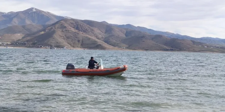 Hatay’da havalandırma boşluğuna düşen köpek kurtarıldı