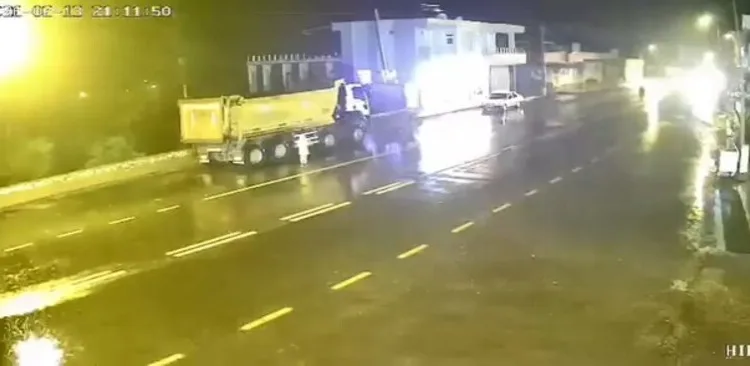 Hatay’da havalandırma boşluğuna düşen köpek kurtarıldı