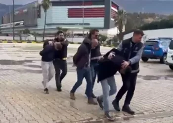 Çanakkale’de yanan araç bomba gibi patladı