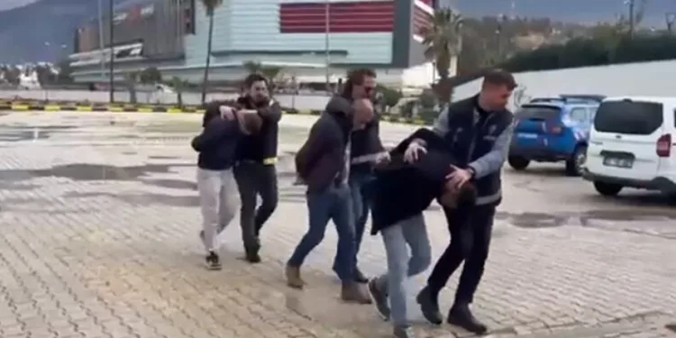 Çanakkale’de yanan araç bomba gibi patladı