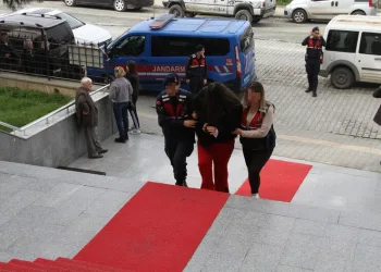 Çanakkale’de yanan araç bomba gibi patladı