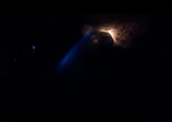 Çanakkale’de yanan araç bomba gibi patladı