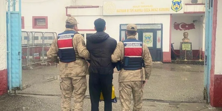 Çanakkale’de yanan araç bomba gibi patladı