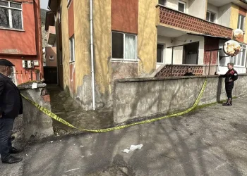 Çanakkale’de yanan araç bomba gibi patladı