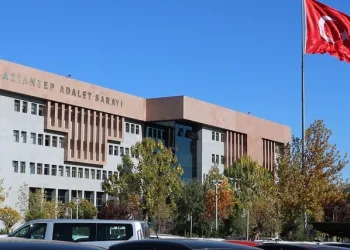 Çanakkale’de yanan araç bomba gibi patladı