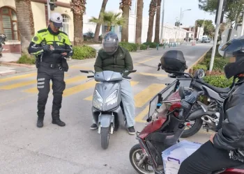 Çanakkale’de yanan araç bomba gibi patladı