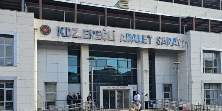 Çanakkale’de yanan araç bomba gibi patladı