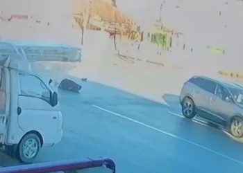 Çanakkale’de yanan araç bomba gibi patladı