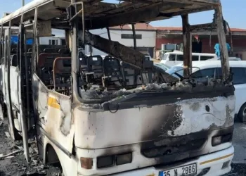 Çanakkale’de yanan araç bomba gibi patladı