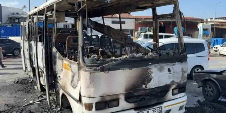 Çanakkale’de yanan araç bomba gibi patladı