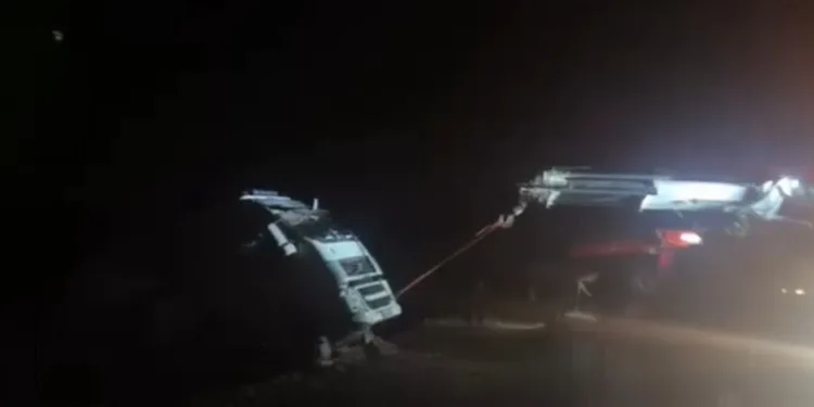 Kaldırım taşıyla camını kırdıkları otomobilden depremzede vatandaşın 100 bin TL’sini çaldılar