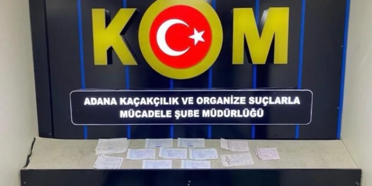 Kaldırım taşıyla camını kırdıkları otomobilden depremzede vatandaşın 100 bin TL’sini çaldılar