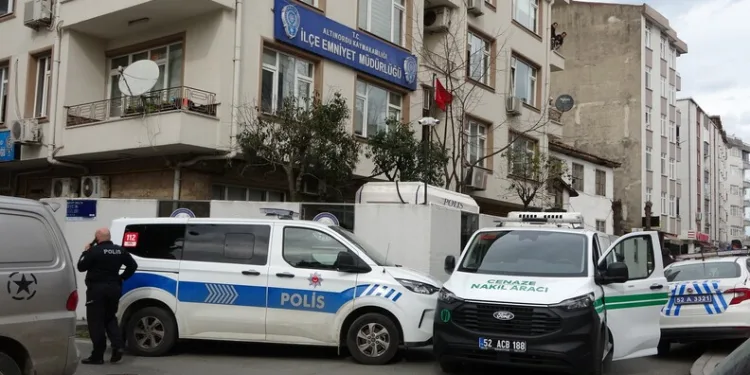 İstanbul Havalimanı’nda 20 adet Afrika gri papağanı ele geçirildi