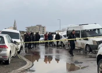 Avcılar’da kaza yerini karıştıran kadınlar kamerada