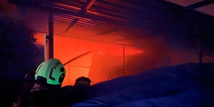 Avcılar’da kaza yerini karıştıran kadınlar kamerada