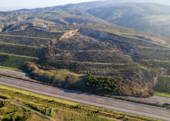 Avcılar’da kaza yerini karıştıran kadınlar kamerada