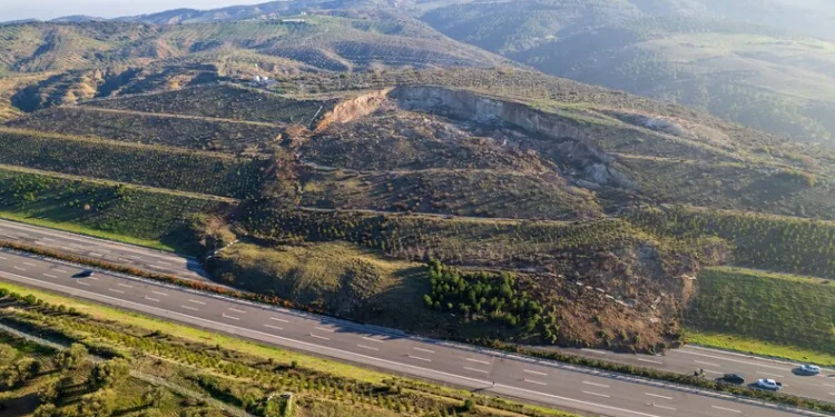 Avcılar’da kaza yerini karıştıran kadınlar kamerada