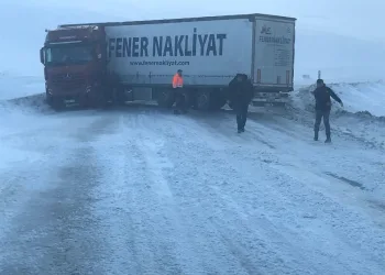 Avcılar’da kaza yerini karıştıran kadınlar kamerada