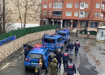 Erzincan’da köprüden atlayan şahıs ağır yaralandı