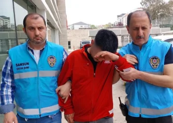 Kaçak tütünleri açıktan taşırken yakalandı