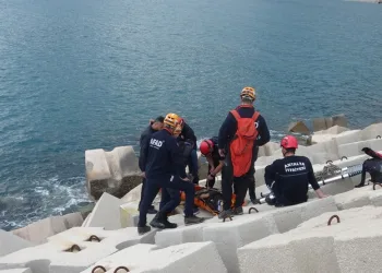 Kaçak tütünleri açıktan taşırken yakalandı