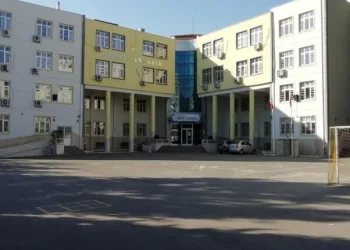 Kaçak tütünleri açıktan taşırken yakalandı