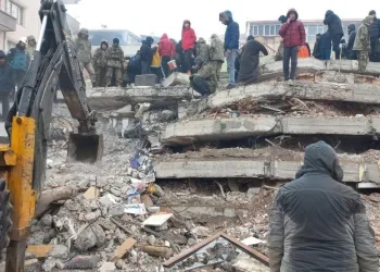 Kaçak tütünleri açıktan taşırken yakalandı