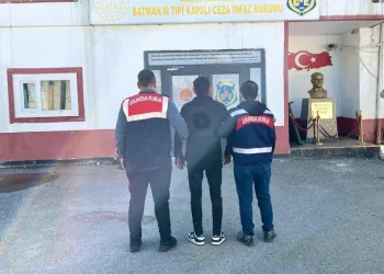 Sarıyer’de elektrikli aracın bataryasında yaşanan parlama kamerada