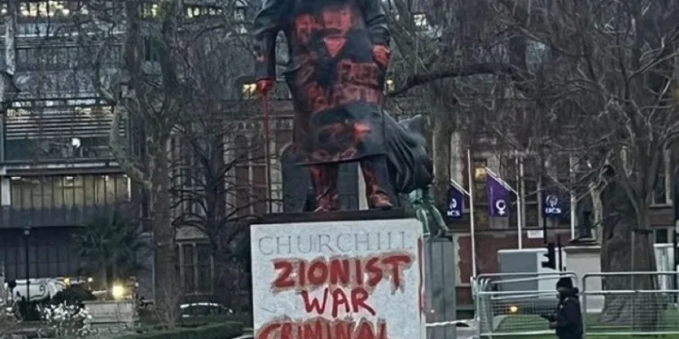 Sarıyer’de elektrikli aracın bataryasında yaşanan parlama kamerada