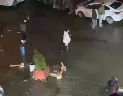 Sarıyer’de elektrikli aracın bataryasında yaşanan parlama kamerada