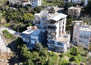 Sarıyer’de elektrikli aracın bataryasında yaşanan parlama kamerada