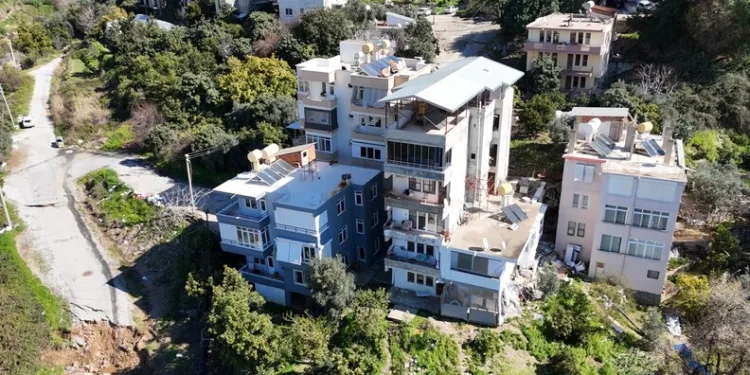 Sarıyer’de elektrikli aracın bataryasında yaşanan parlama kamerada