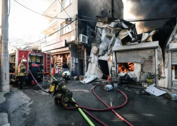 Sarıyer’de elektrikli aracın bataryasında yaşanan parlama kamerada