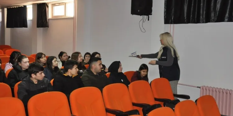 Sarıyer’de elektrikli aracın bataryasında yaşanan parlama kamerada