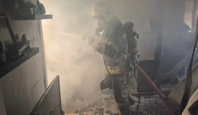 Sarıyer’de elektrikli aracın bataryasında yaşanan parlama kamerada