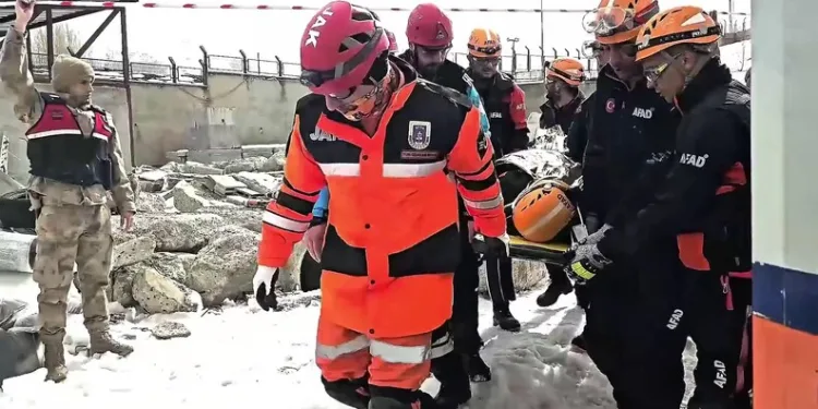 Sarıyer’de elektrikli aracın bataryasında yaşanan parlama kamerada