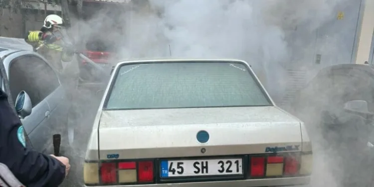 Sarıyer’de elektrikli aracın bataryasında yaşanan parlama kamerada