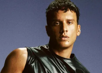 Şarkıcı Edis hakkında yakalama kararı